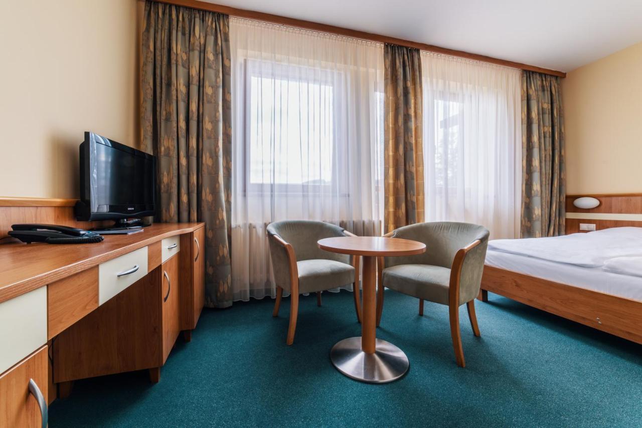 Dependence Hotela Stupka - Golf タレ エクステリア 写真