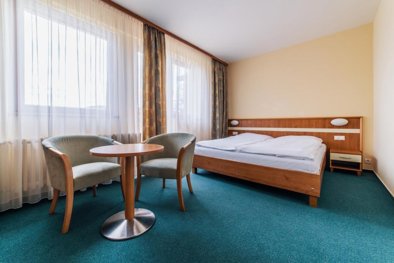 Dependence Hotela Stupka - Golf タレ エクステリア 写真